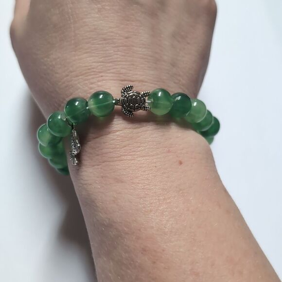 113 Green‎ Translucent Beaded Stretch Bracelet with Silver Turtle and Fish Charm - Picture 4 of 5